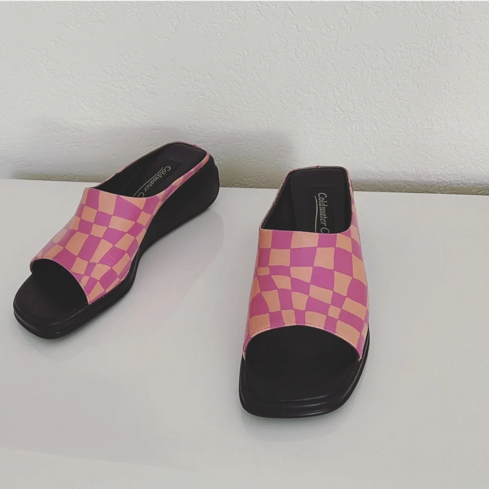 SALE๐ธ Handpainted vintage platform sandals in wavy check - Picture 2 of 5